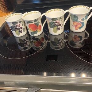 Vintage Queens Hooker set of 4 mugs. Excellent Condition. Fine bone china